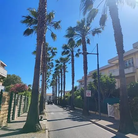 T1 - Bord De * Six-Fours-les-Plages