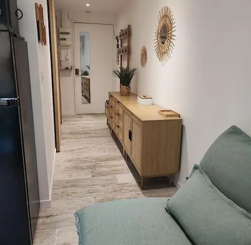 T1 - Bord De Apartment *